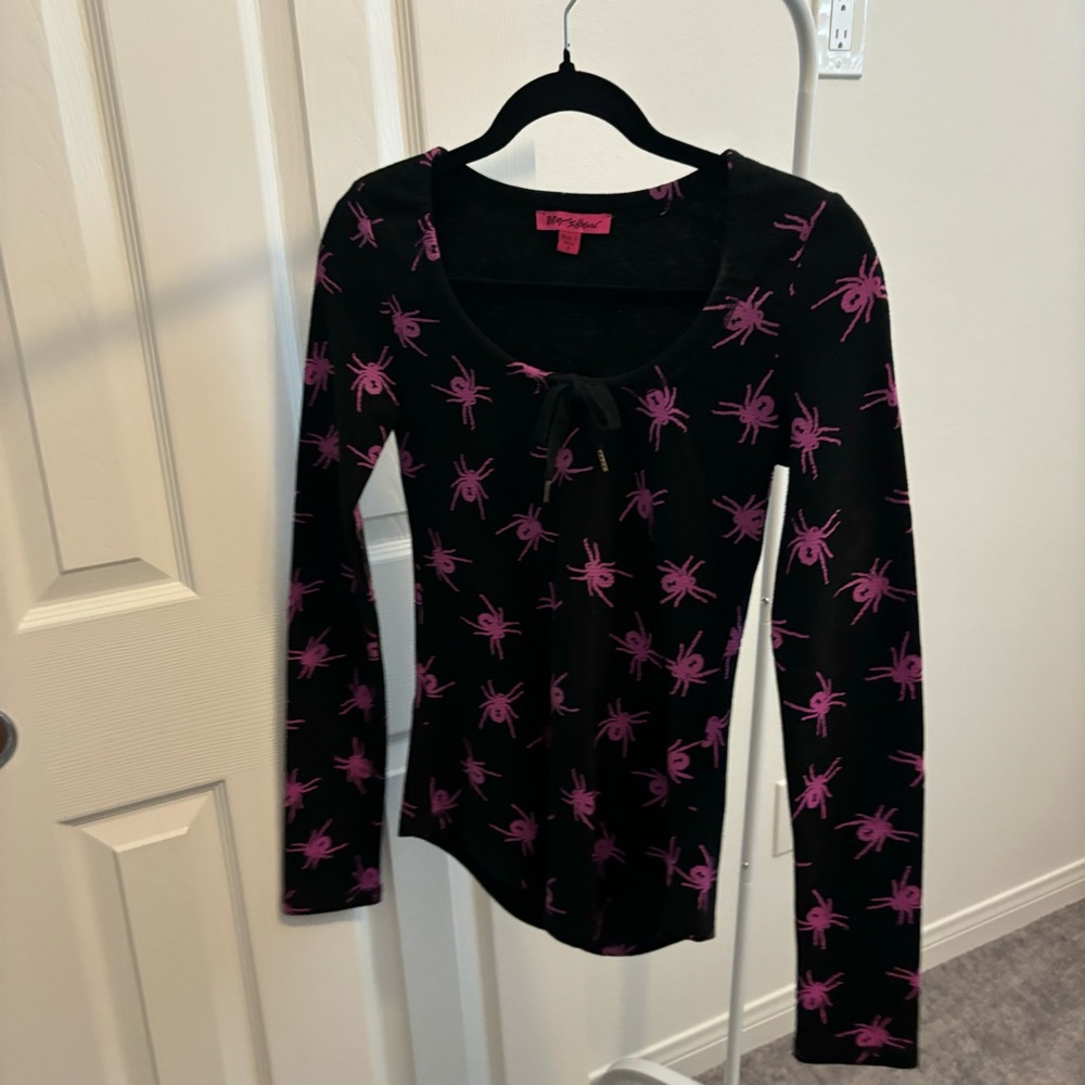 Betsey Johnson Black & Magenta Crawling Spider Thermal Long Women's Blouse Top S